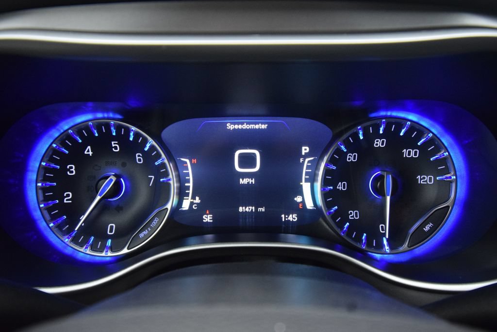Used 2023 Chrysler Pacifica Touring-L FWD image 19