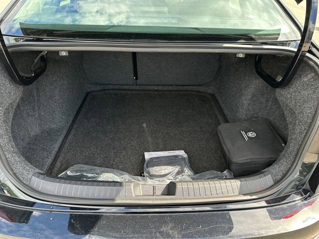 Certified 2023 Volkswagen Jetta SE w/ Panoramic Sunroof Package FWD image 34