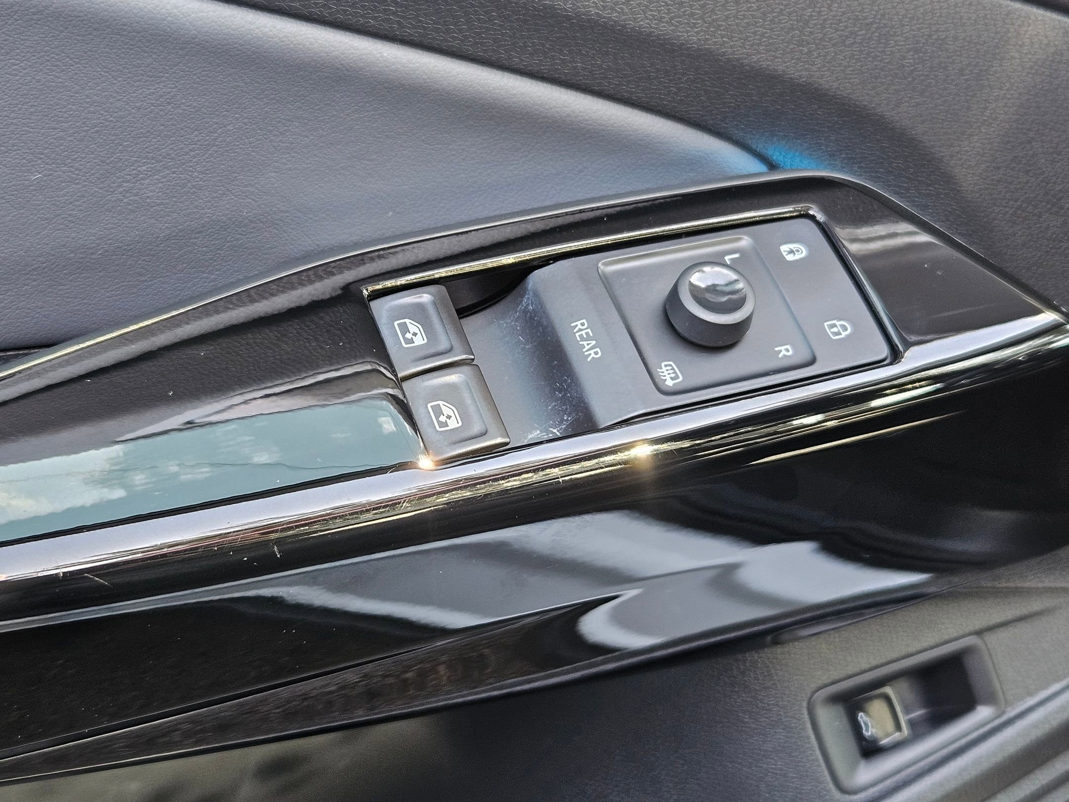 Used 2023 Volkswagen ID.4 Pro S image 10