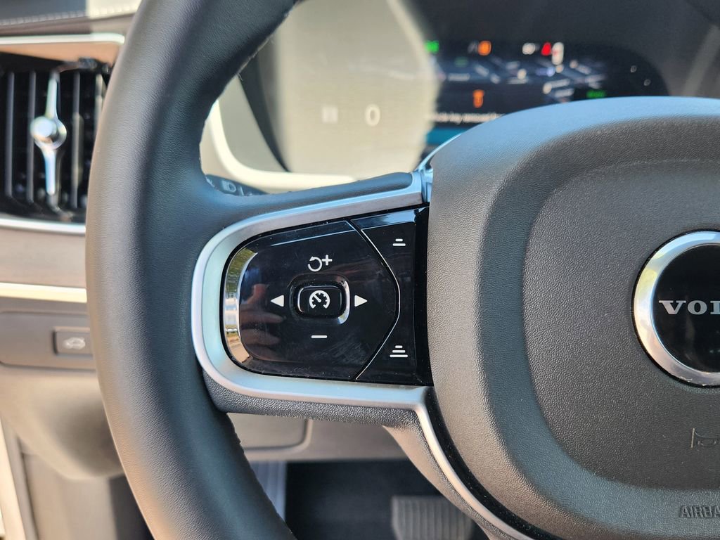 New 2026 Volvo XC90 T8 Plus w/ Protection Package Premier AWD/4WD image 17