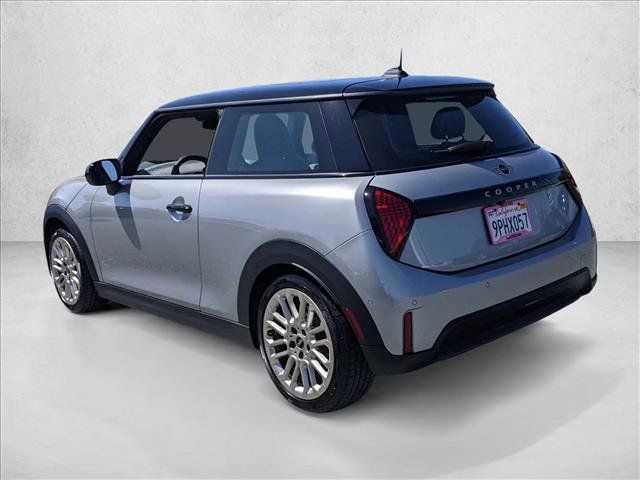 Used 2025 MINI Cooper 2-Door Hardtop image 8