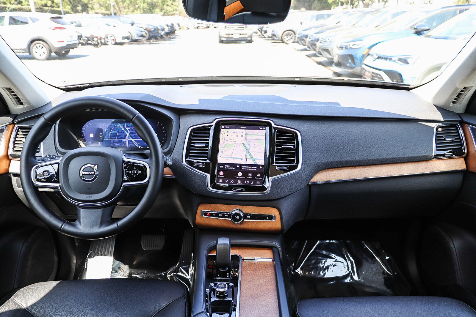 Used 2025 Volvo XC90 B6 Plus AWD/4WD image 13