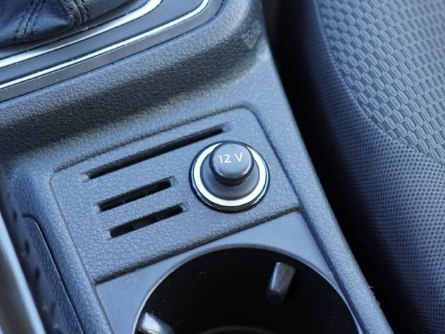 Used 2018 Volkswagen Golf S image 32