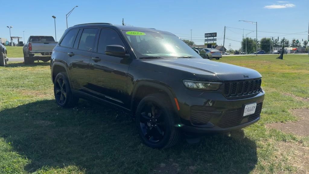 Used 2023 Jeep Grand Cherokee Altitude image 8