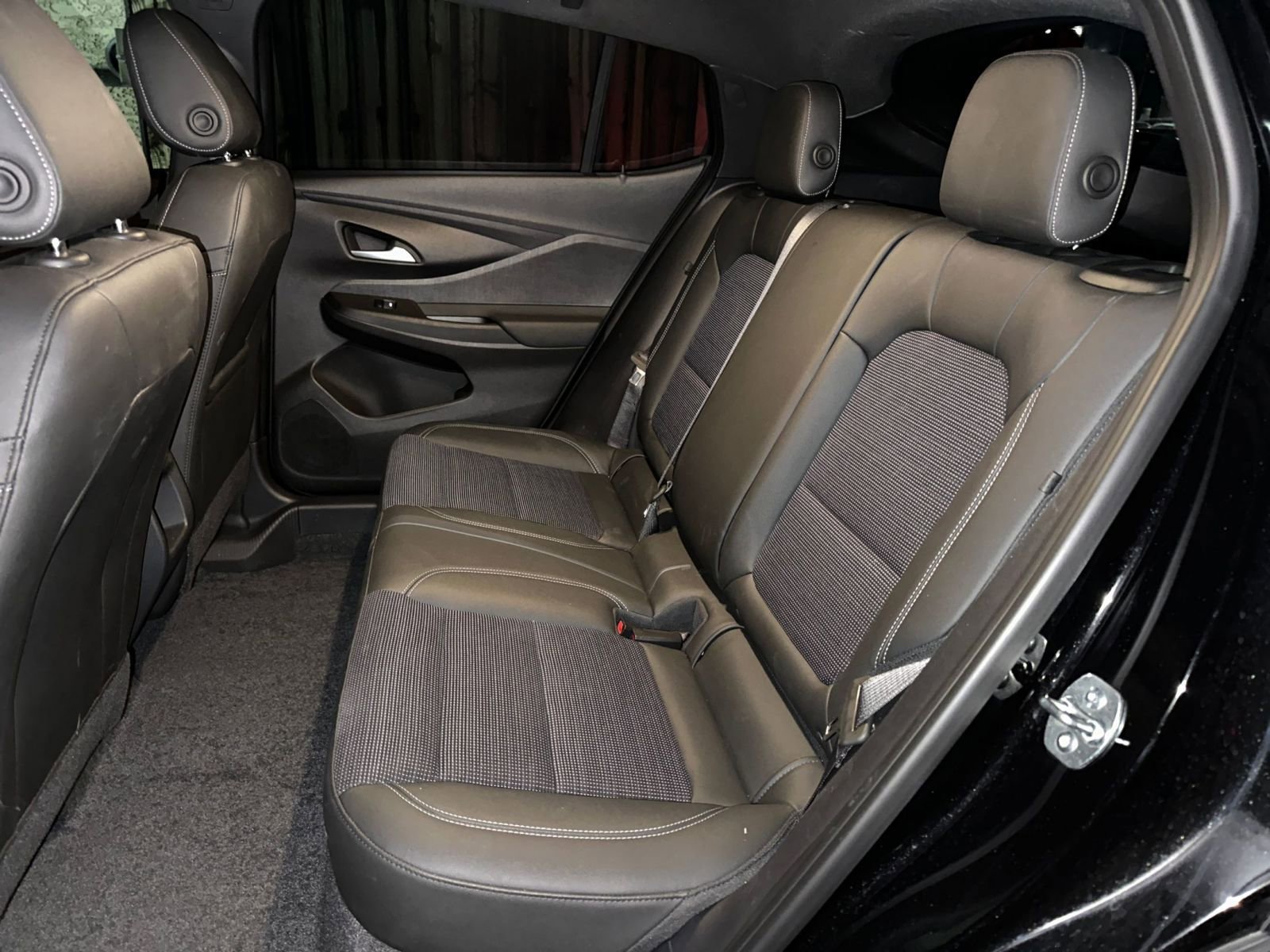 Used 2025 Buick Envista Preferred image 36