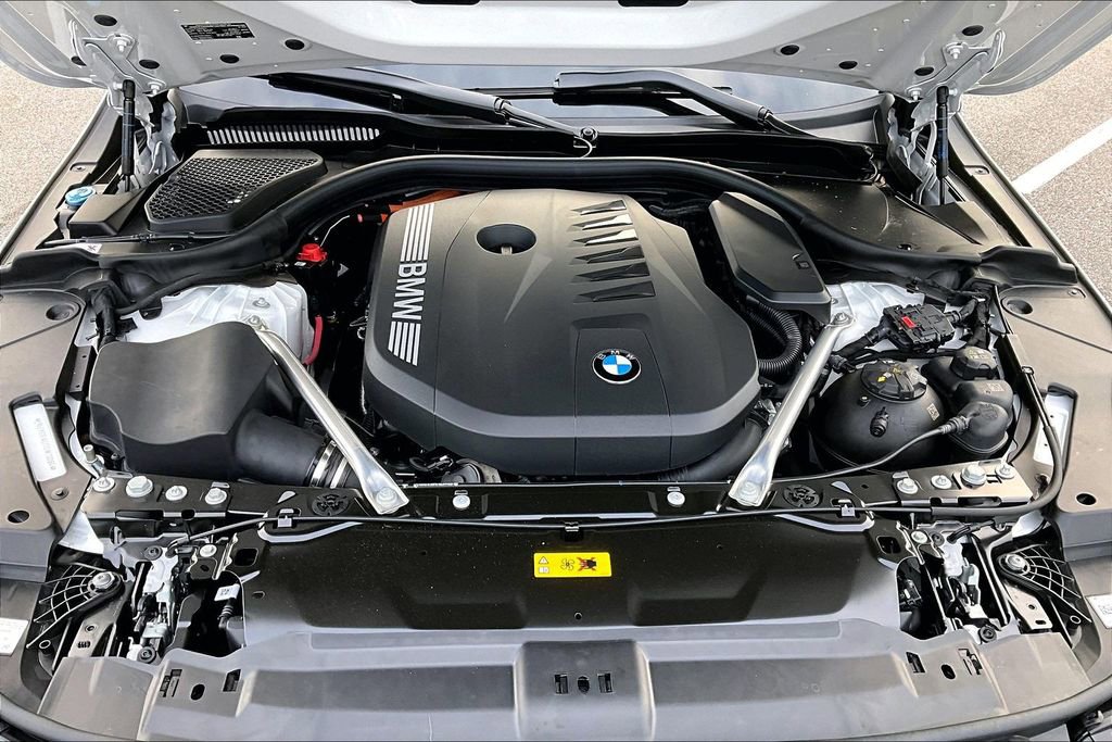 New 2026 BMW 550e xDrive image 9