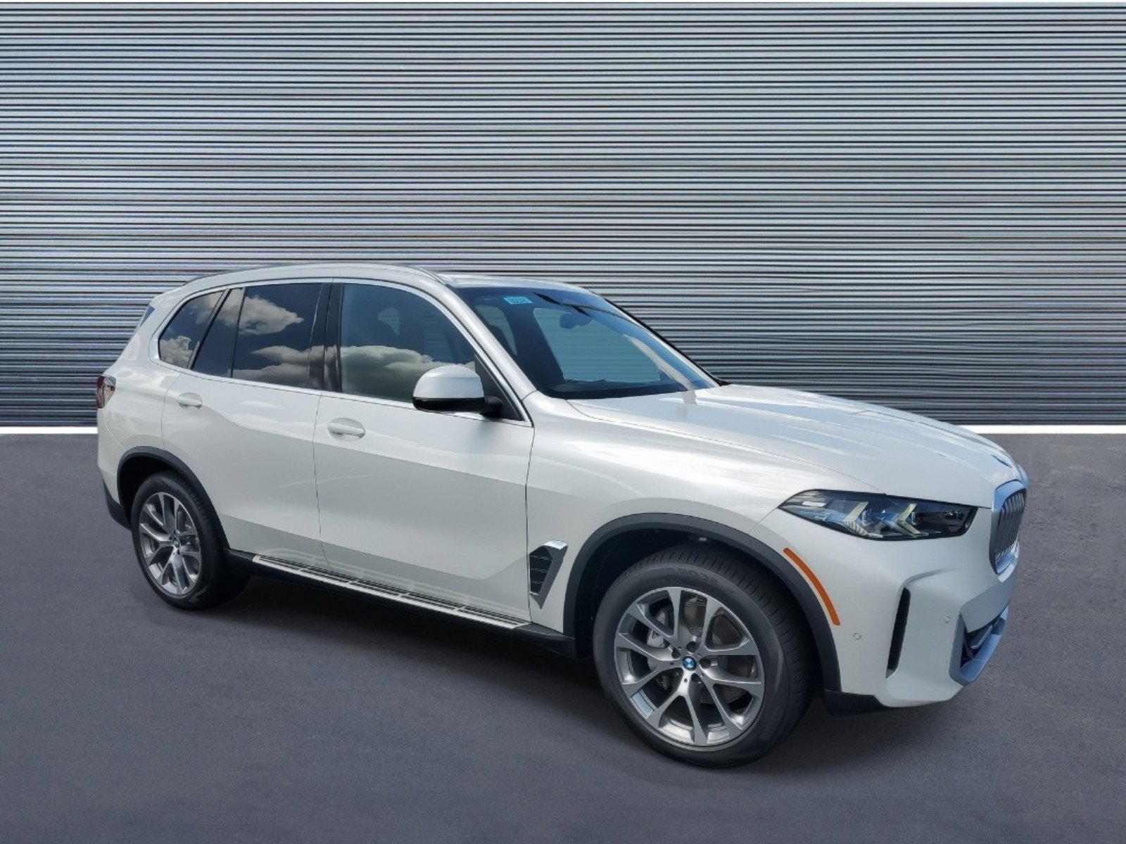 New 2025 BMW X5 sDrive40i w/ Climate Comfort Package RWD image 2