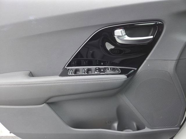 Used 2020 Kia Niro LXS image 28