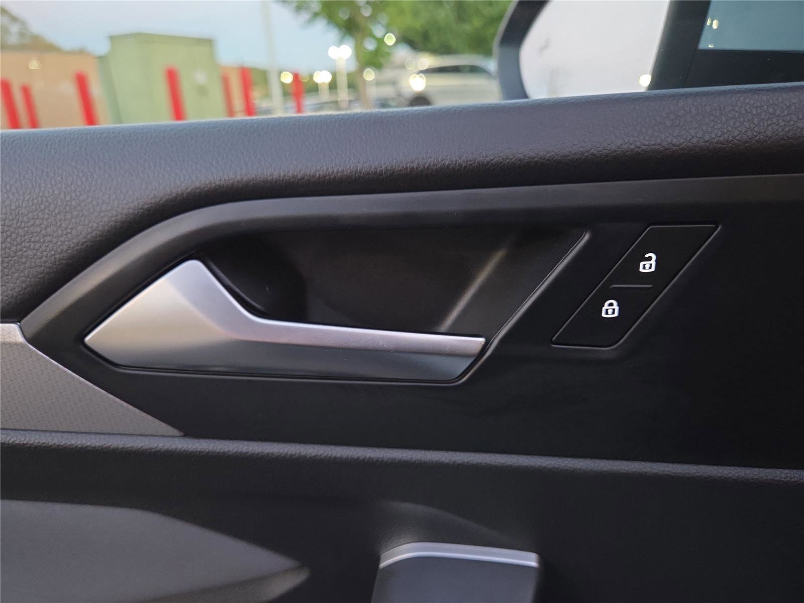 Certified 2025 Volkswagen Jetta SE w/ Sunroof Package image 12