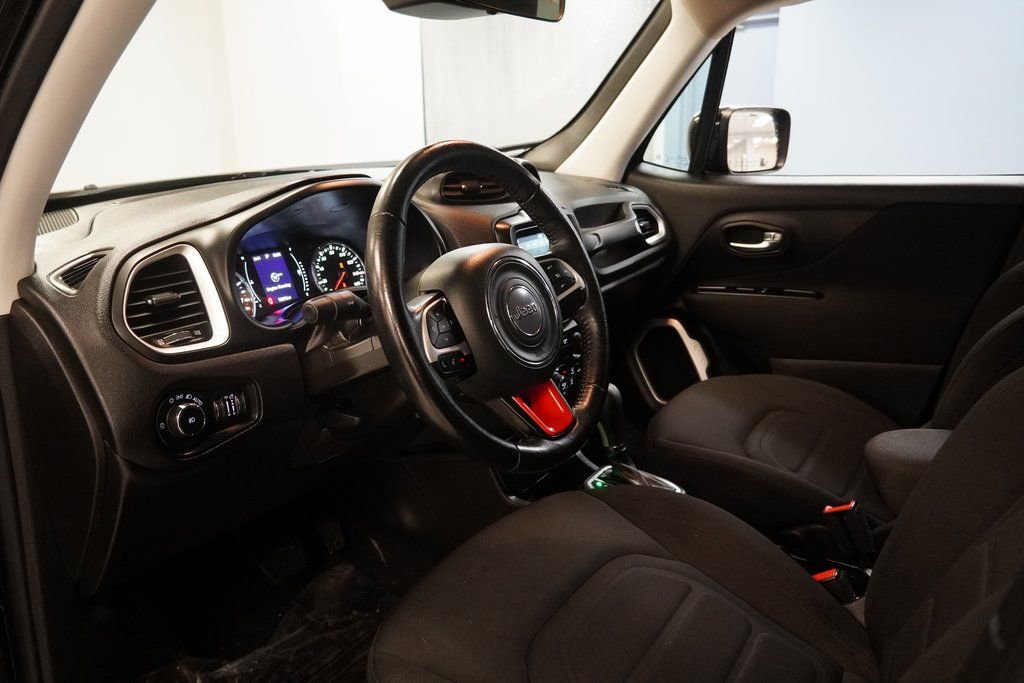 Used 2020 Jeep Renegade Latitude w/ Cold Weather Group image 6