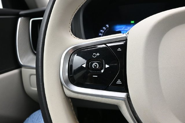 Used 2024 Volvo XC60 B5 Plus w/ Protection Package Premier AWD/4WD image 25