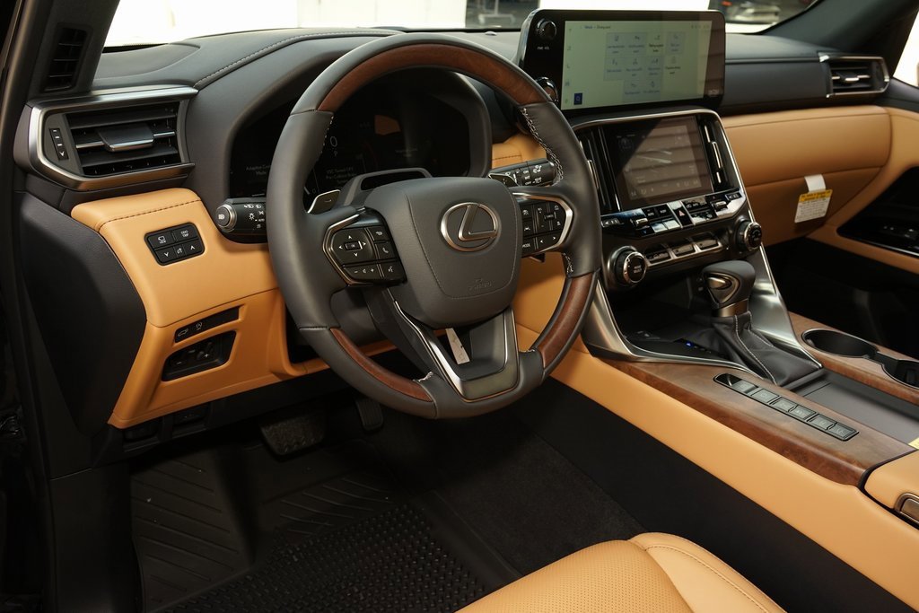 Used 2025 Lexus LX 600 4WD w/ Luxury Package image 8
