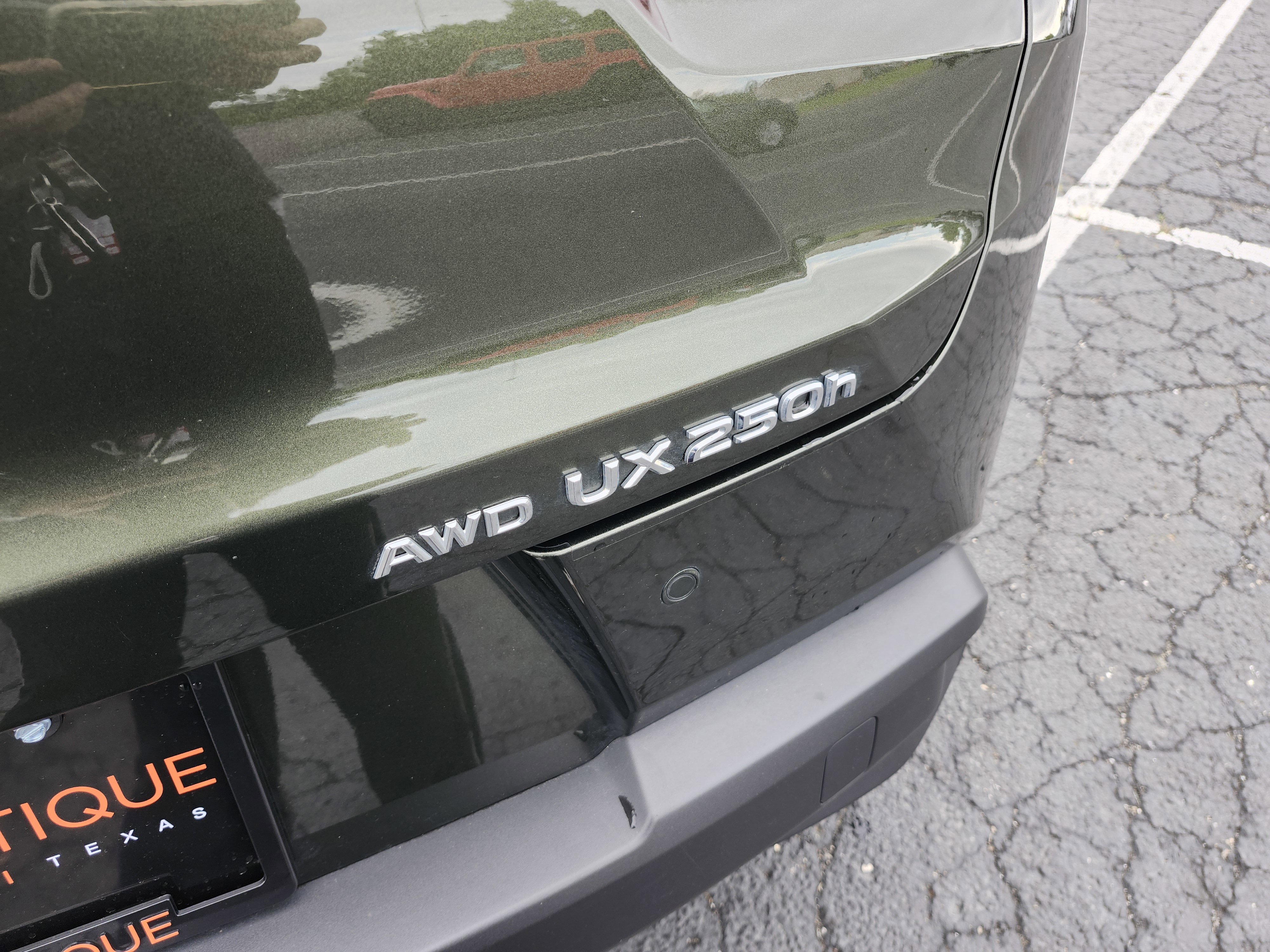 Used 2024 Lexus UX 250h AWD w/ Premium Package image 23