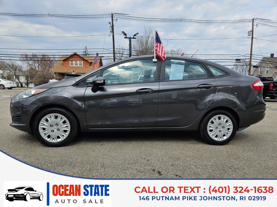 Used 2015 Ford Fiesta SE image 2