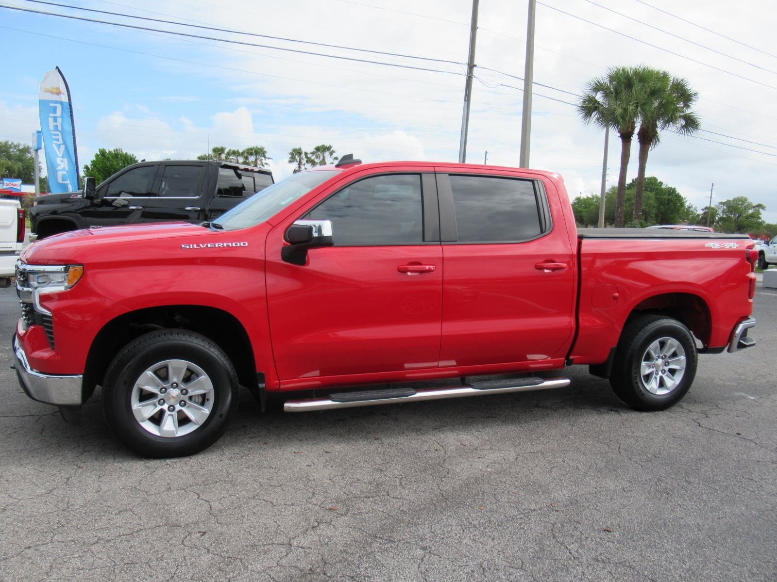 Used 2025 Chevrolet Silverado 1500 LT AWD/4WD image 2