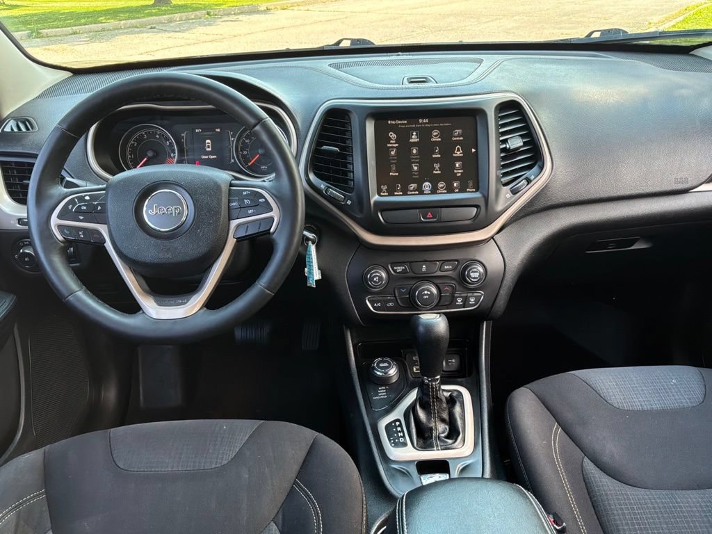 Used 2015 Jeep Cherokee Latitude w/ Cold Weather Group AWD/4WD image 30
