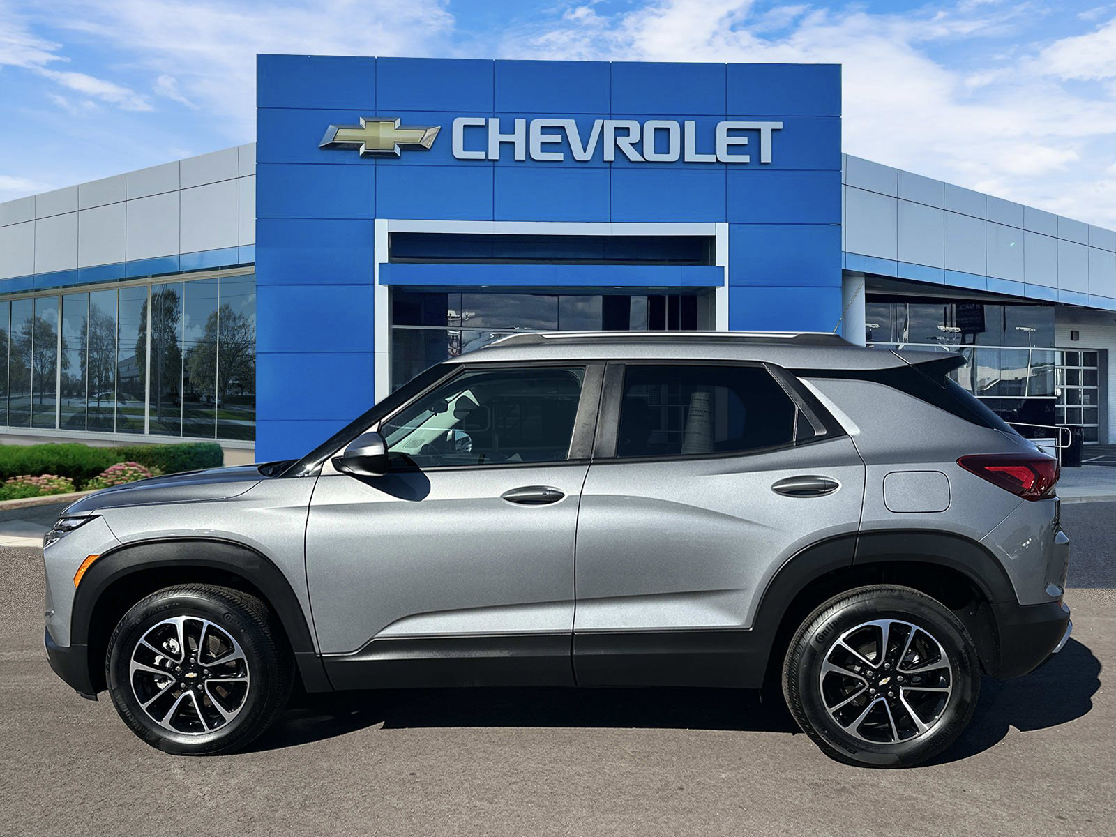 Certified 2024 Chevrolet TrailBlazer LT w/ LT Cold Weather Package AWD/4WD image 5