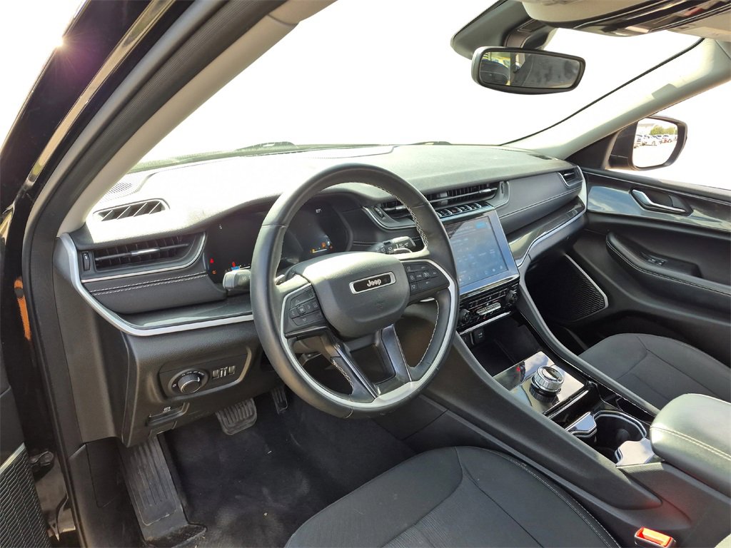 Used 2022 Jeep Grand Cherokee L Laredo w/ Luxury Tech Group I image 15