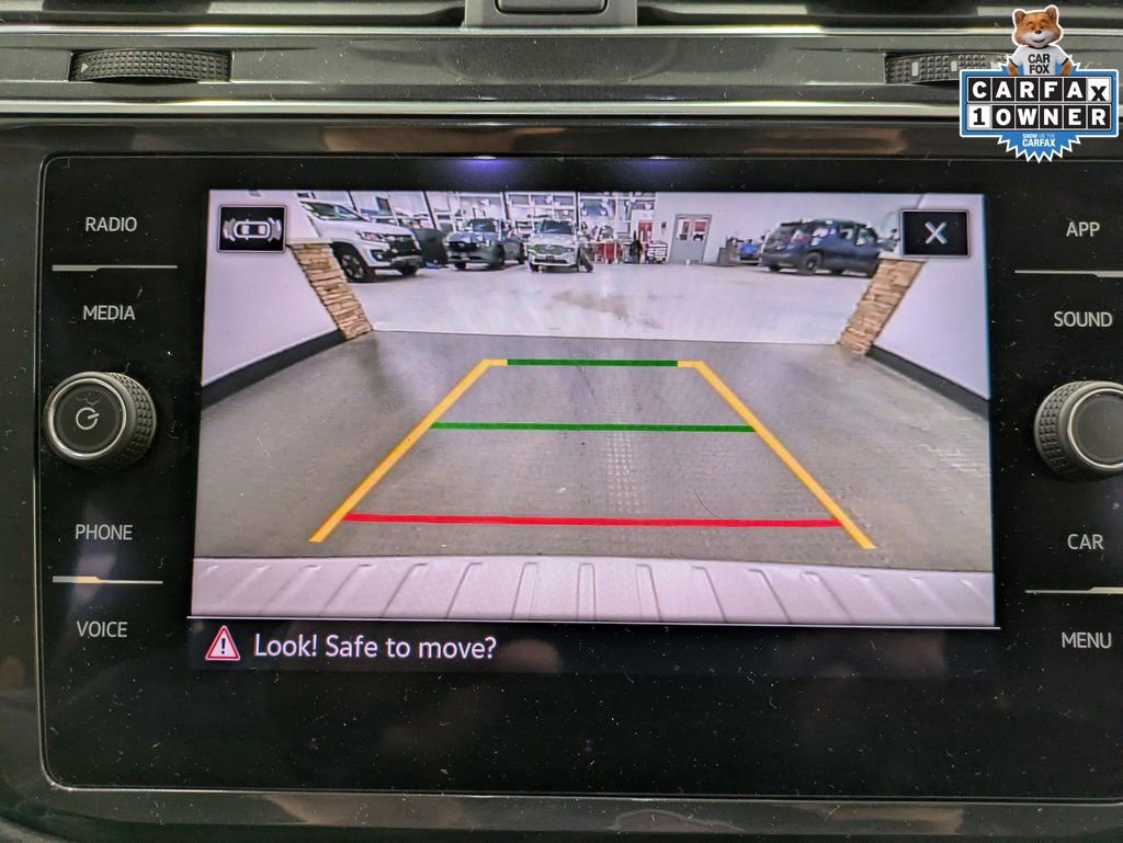 Used 2022 Volkswagen Tiguan SE w/ Panoramic Sunroof Package AWD/4WD image 15