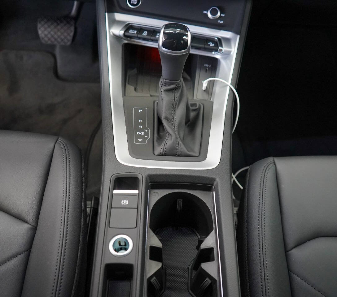 Used 2024 Audi Q3 2.0T Premium Plus w/ Premium Plus Package image 54