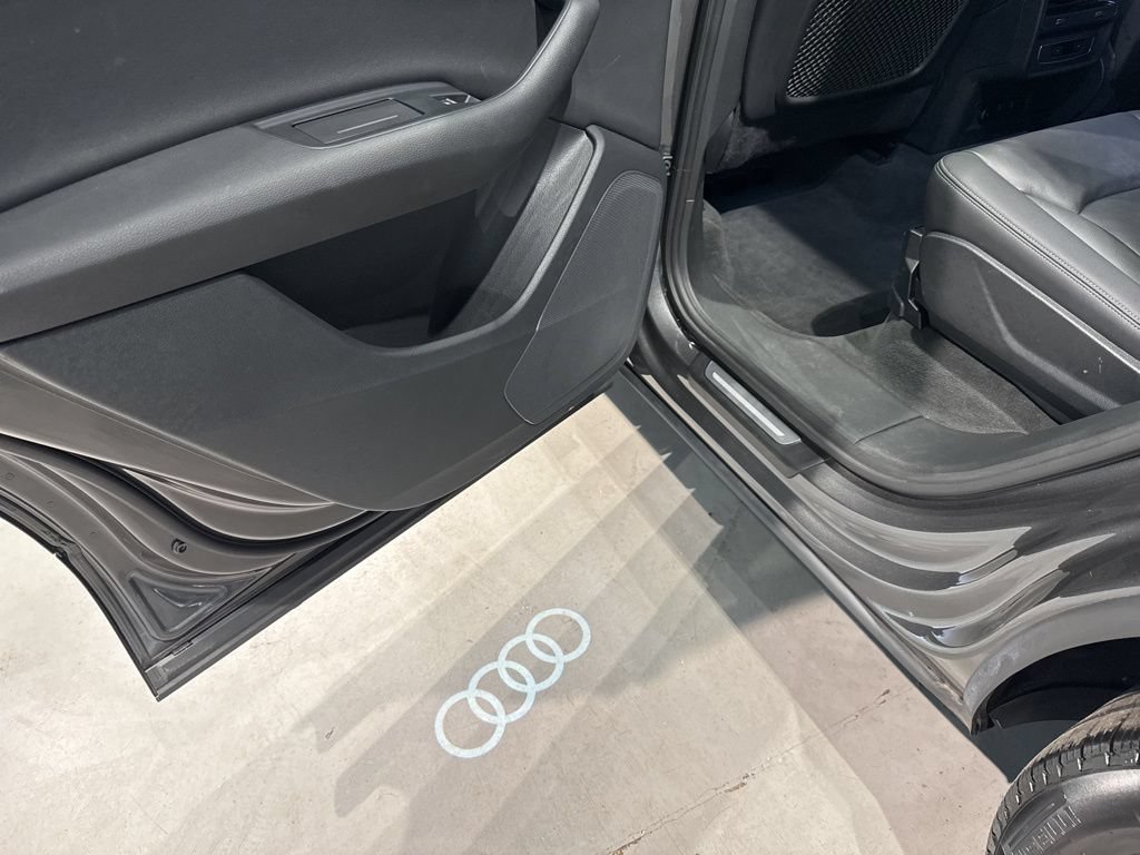 Used 2025 Audi Q7 2.0T Premium w/ Convenience Package AWD/4WD image 39