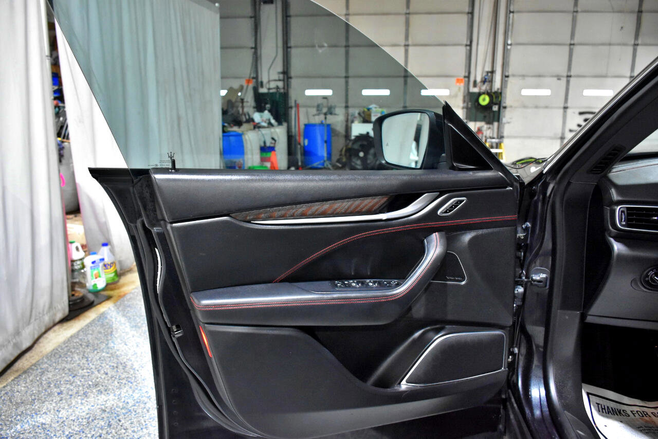 Used 2017 Maserati Levante w/ Luxury Package image 9