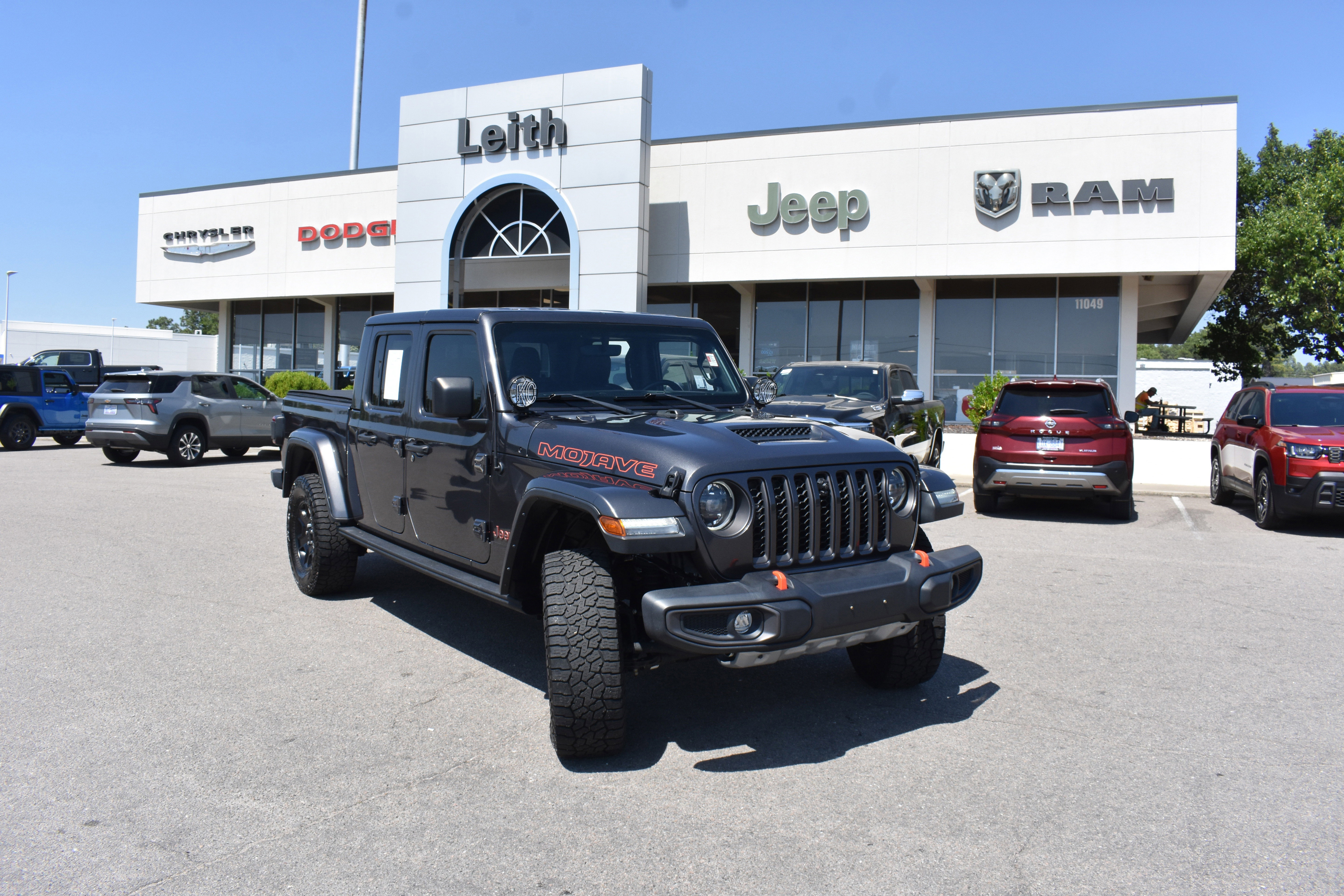 Used 2023 Jeep Gladiator Mojave w/ LED Lighting Group AWD/4WD image 1