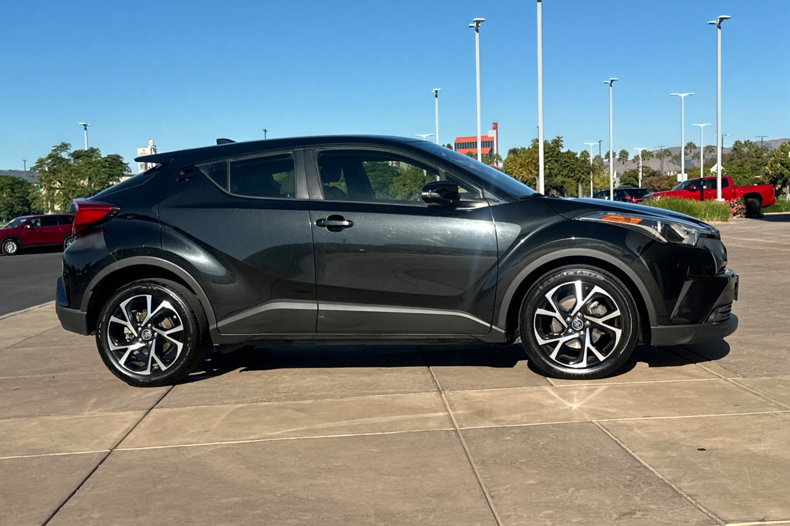 Certified 2018 Toyota C-HR XLE FWD image 3