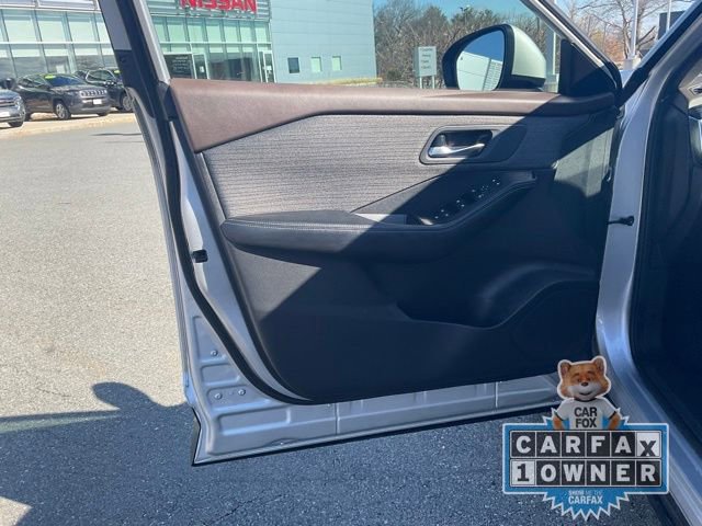 Used 2023 Nissan Rogue SV image 10