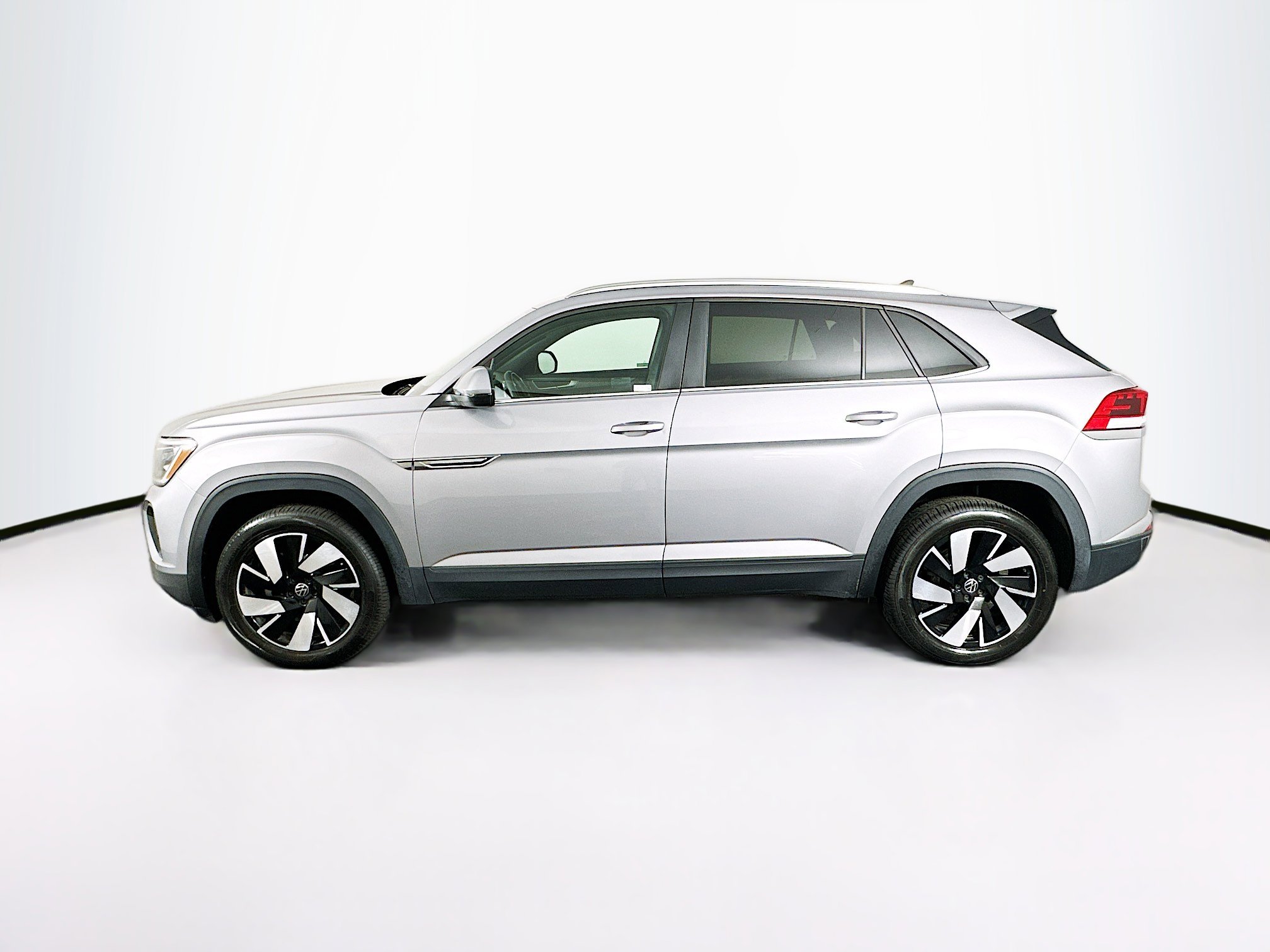 Used 2025 Volkswagen Atlas Cross Sport SE image 4