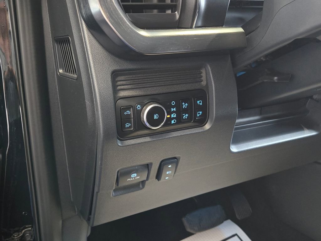 Used 2025 Ford F250 Lariat w/ Chrome Package image 12