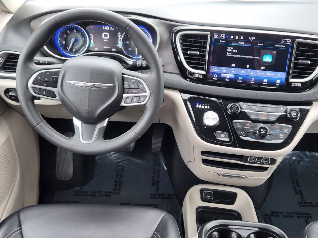Used 2024 Chrysler Pacifica Touring-L FWD image 12
