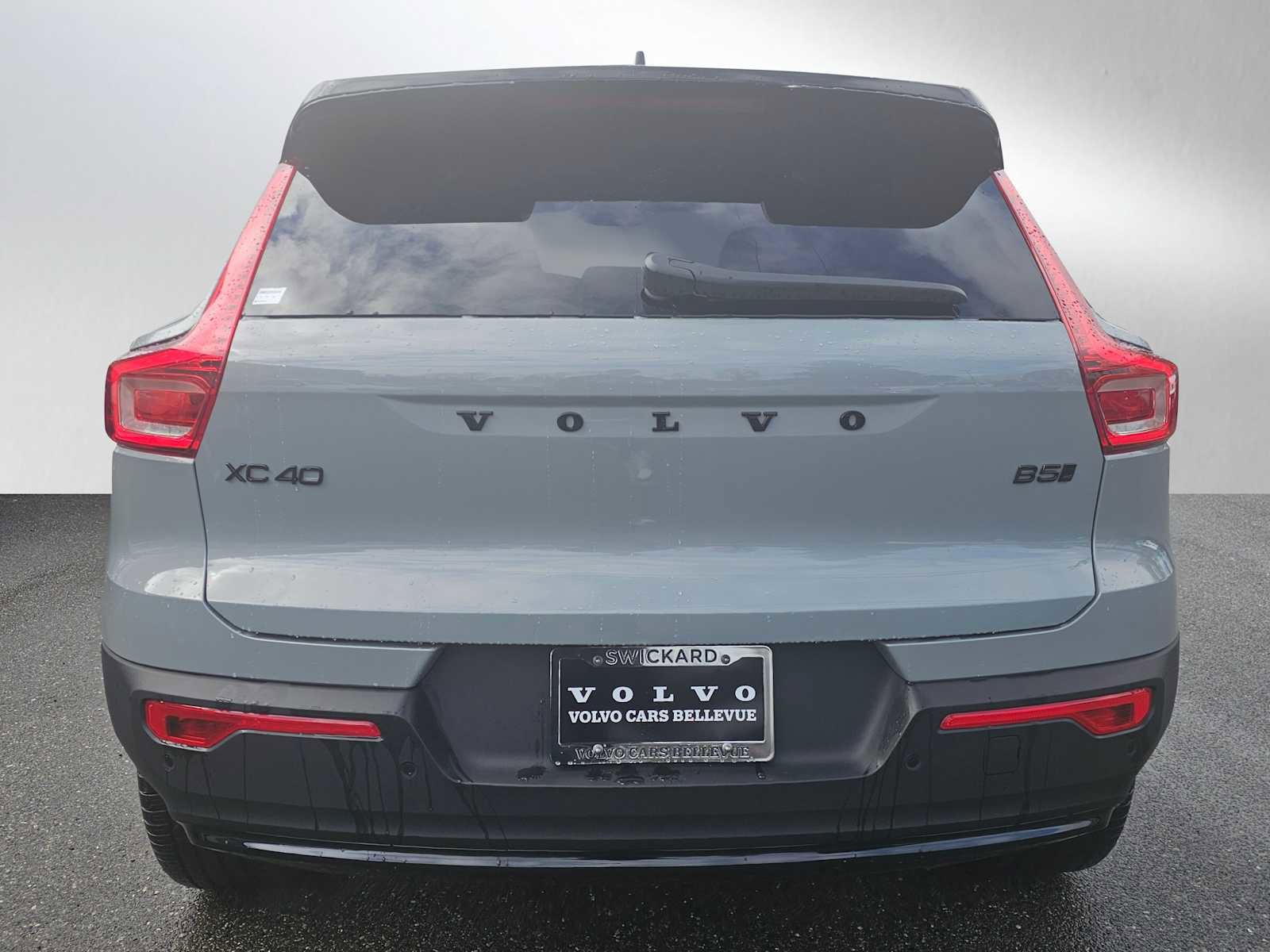 Certified 2026 Volvo XC40 B5 Ultra w/ Climate Package image 4