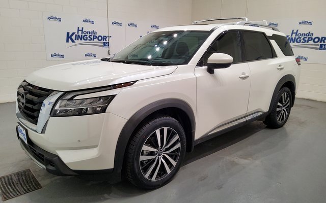Used 2024 Nissan Pathfinder Platinum image 7