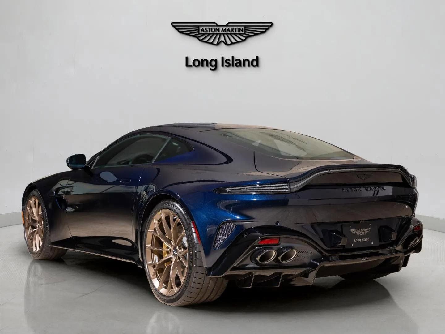 New 2026 Aston Martin V8 Vantage Coupe RWD image 2