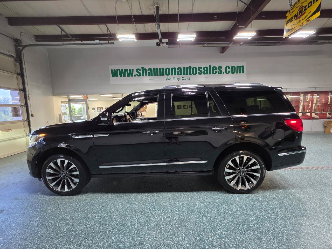 Used 2021 Lincoln Navigator Reserve w/ Luxury Package AWD/4WD image 11