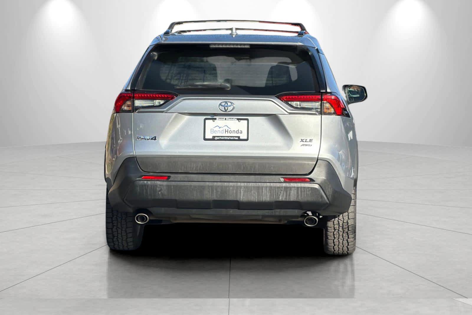 Used 2021 Toyota RAV4 XLE image 7