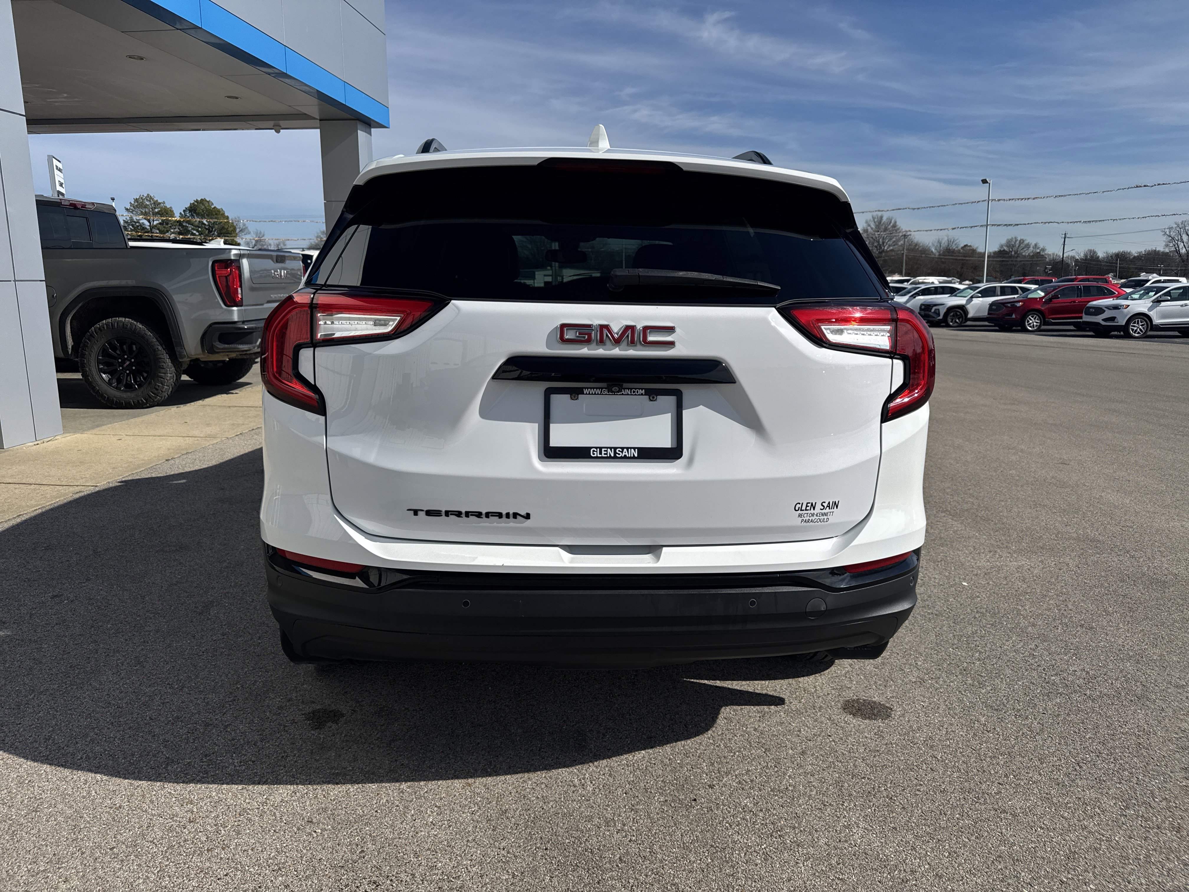 Used 2023 GMC Terrain SLT w/ Infotainment Package II image 4