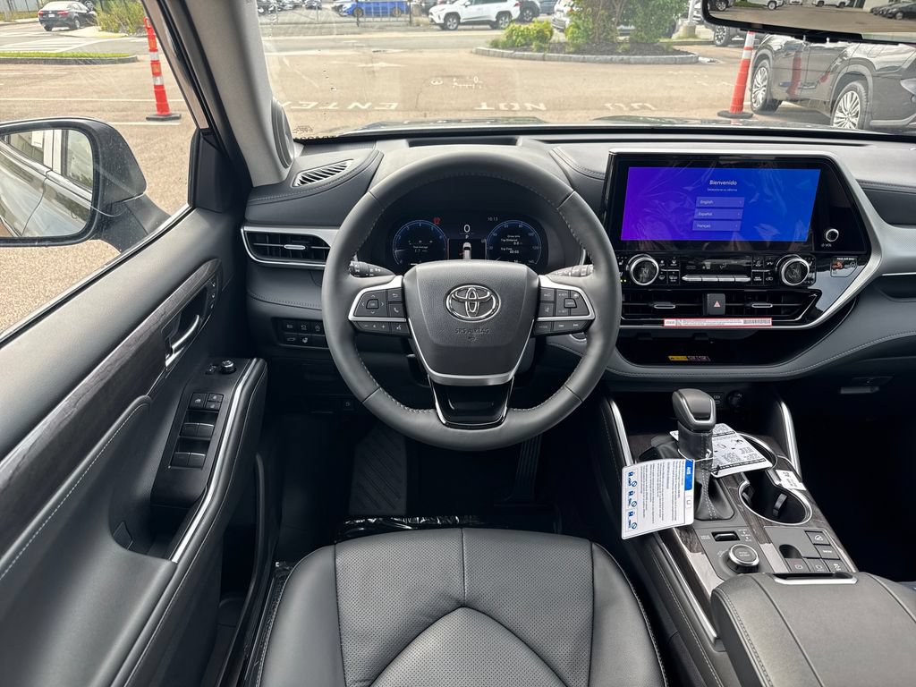 New 2026 Toyota Highlander Platinum AWD/4WD image 13