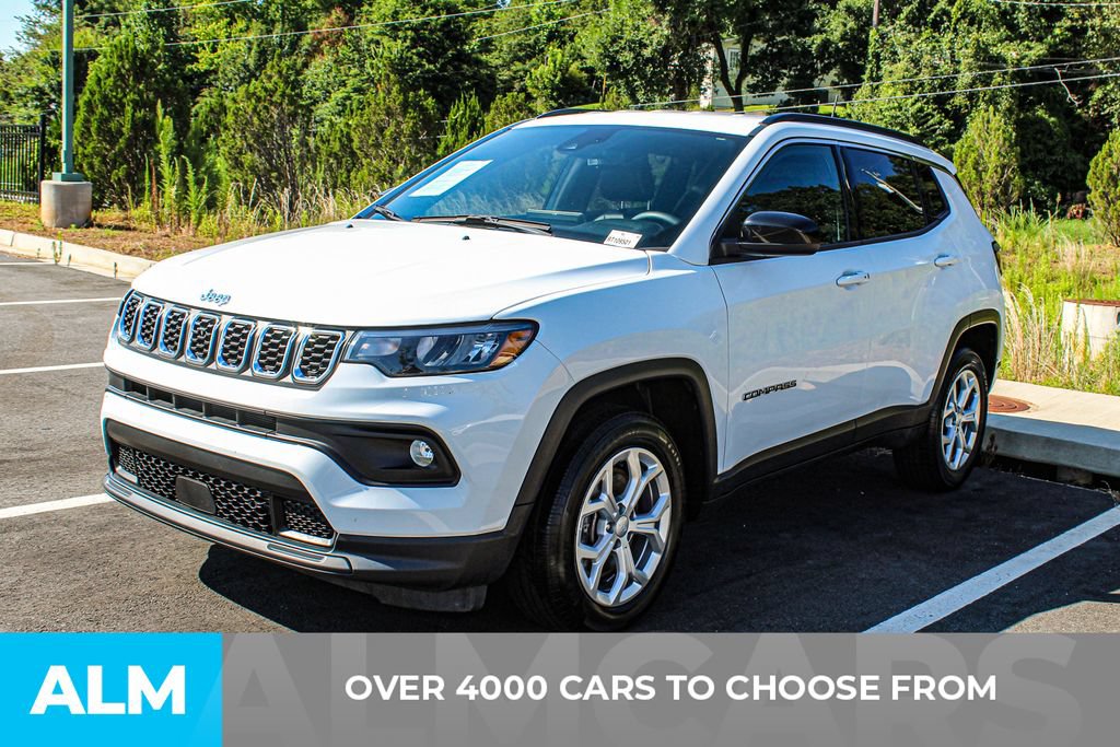 Used 2024 Jeep Compass Latitude AWD/4WD image 2