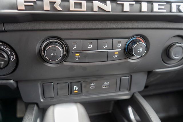 Certified 2025 Nissan Frontier SV image 30