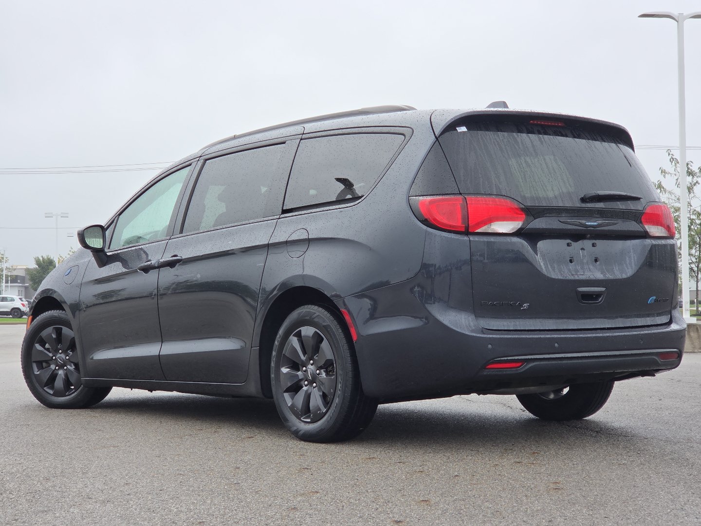 Used 2020 Chrysler Pacifica Touring-L w/ S Appearance Package FWD image 15