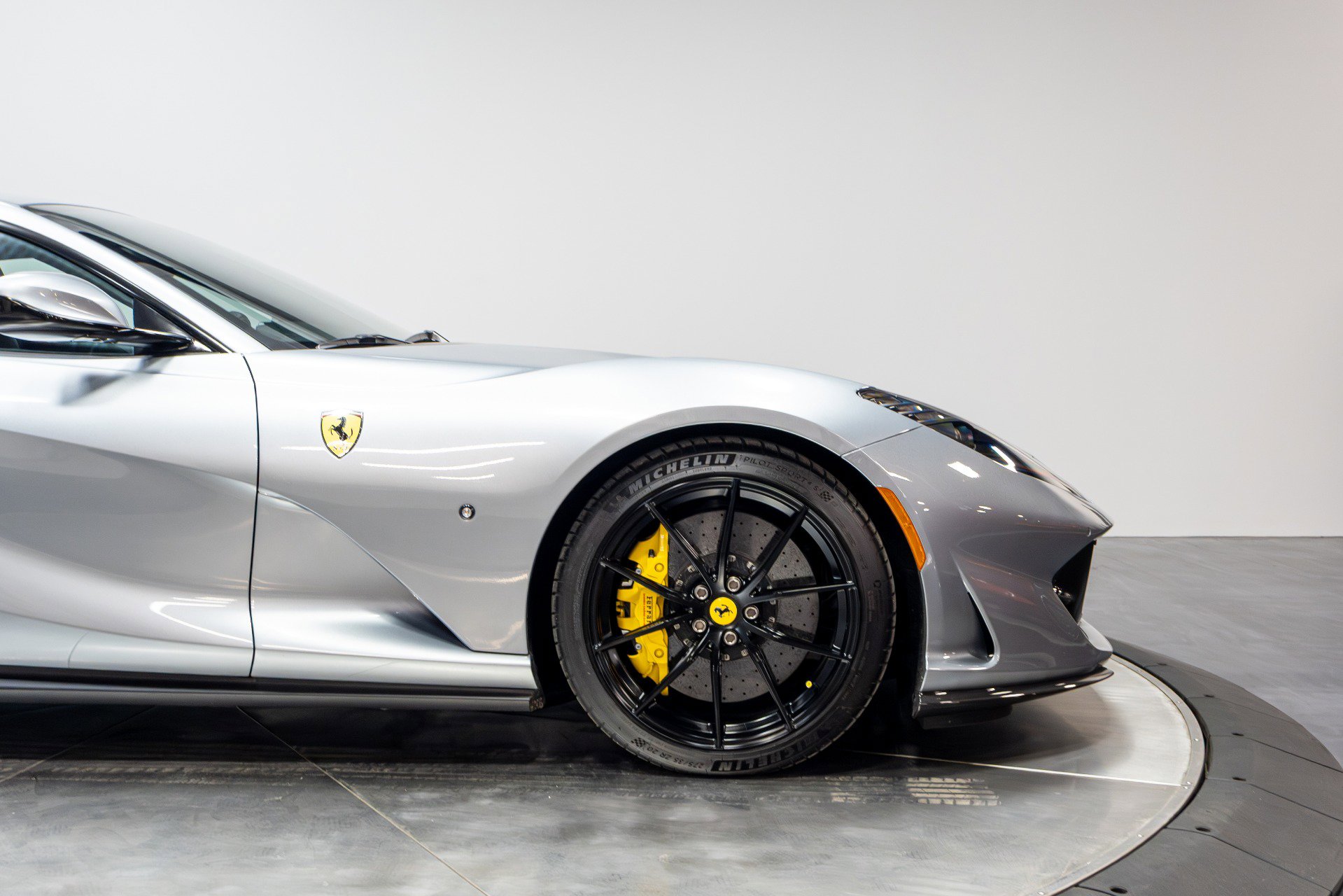 Used 2018 Ferrari 812 Superfast RWD image 23