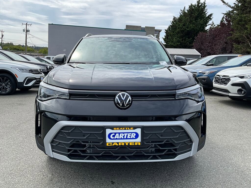 New 2025 Volkswagen Taos SE image 2