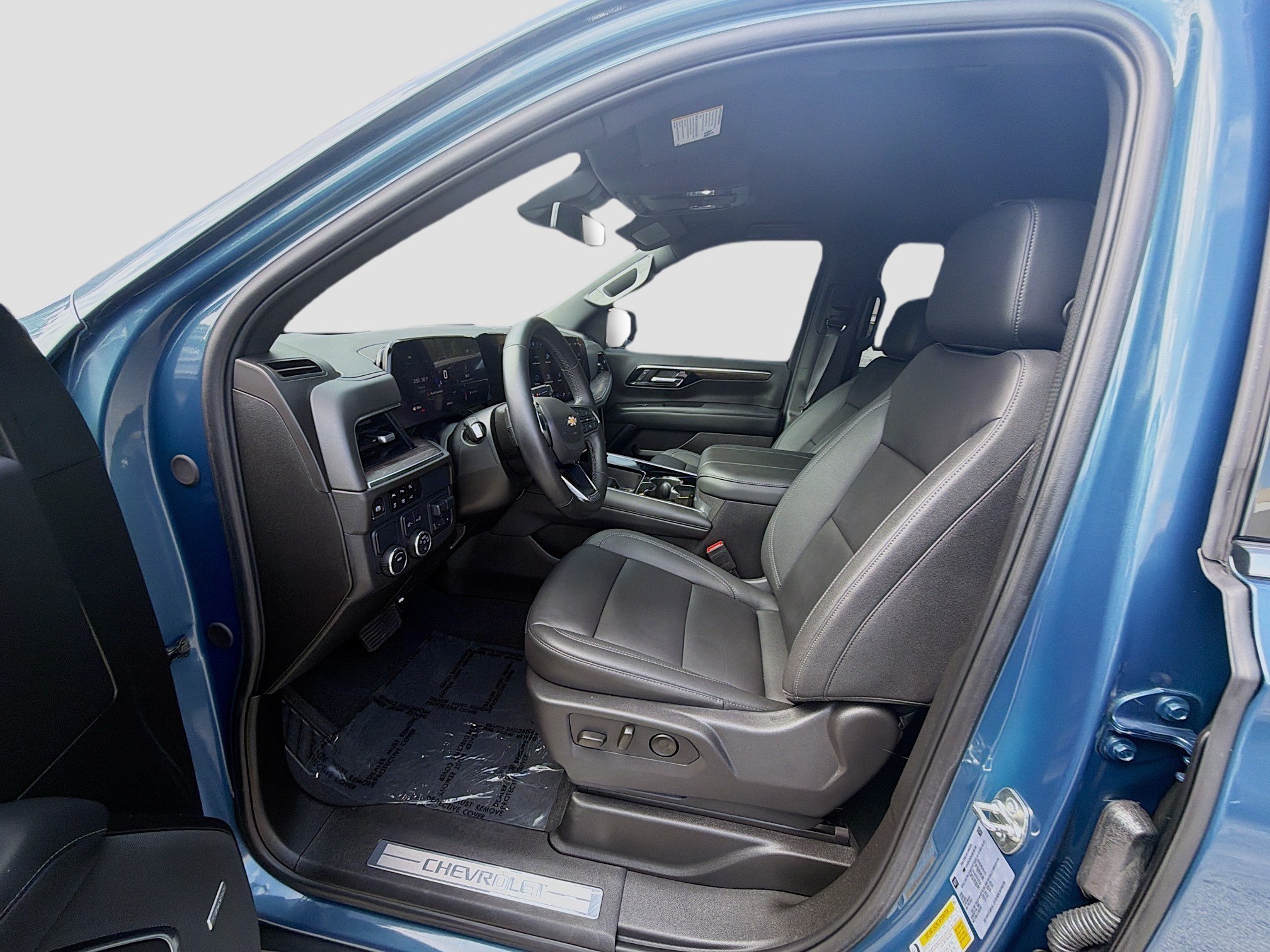 Used 2025 Chevrolet Suburban LT w/ Comfort Package RWD image 16