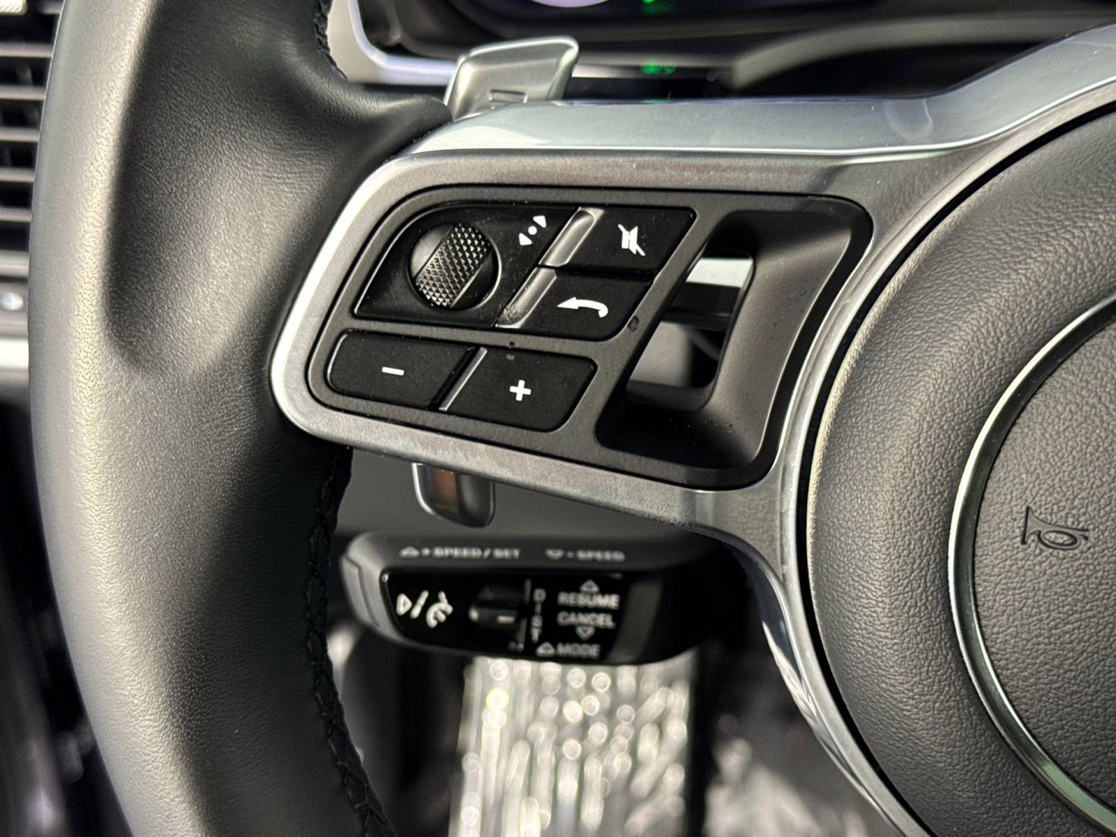 Certified 2023 Porsche Cayenne image 29
