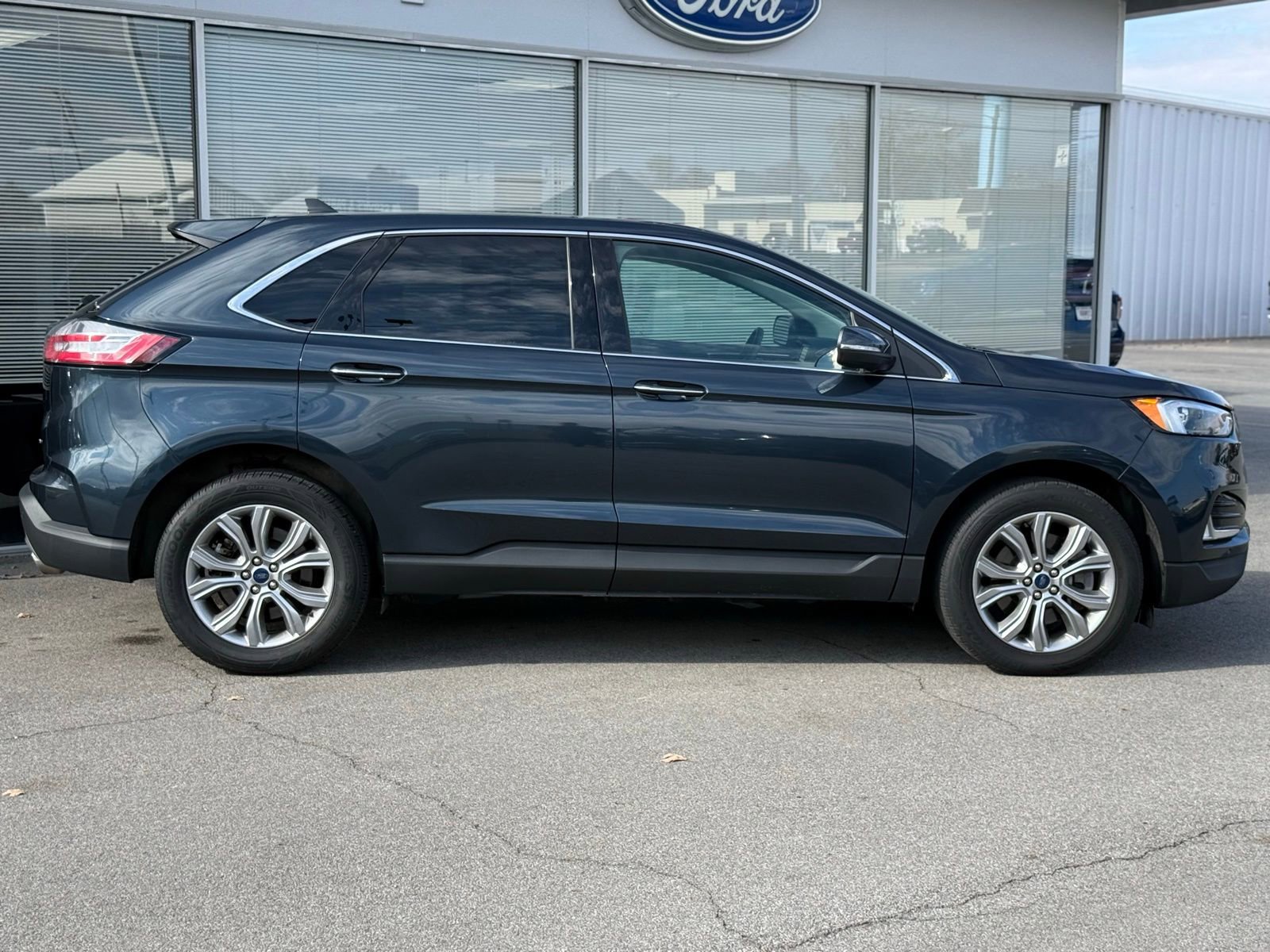 Used 2022 Ford Edge Titanium image 6