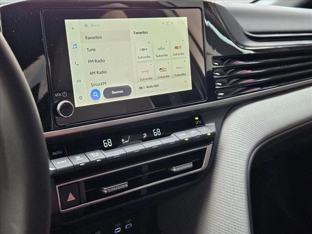 Used 2025 Toyota Camry SE FWD image 14