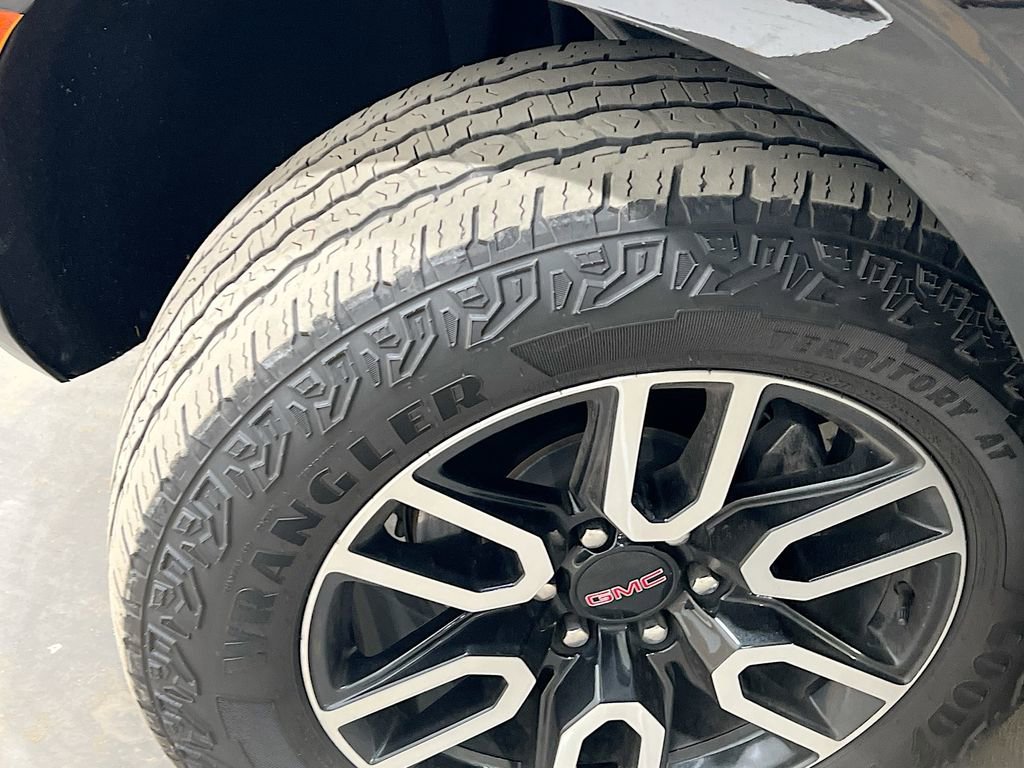 Used 2023 GMC Yukon XL AT4 image 38