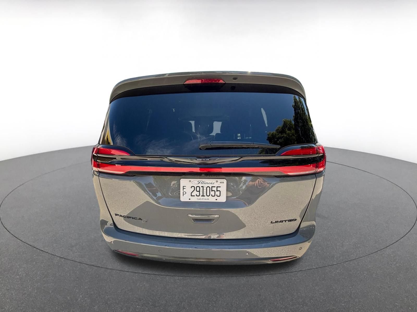 Used 2025 Chrysler Pacifica Limited FWD image 8